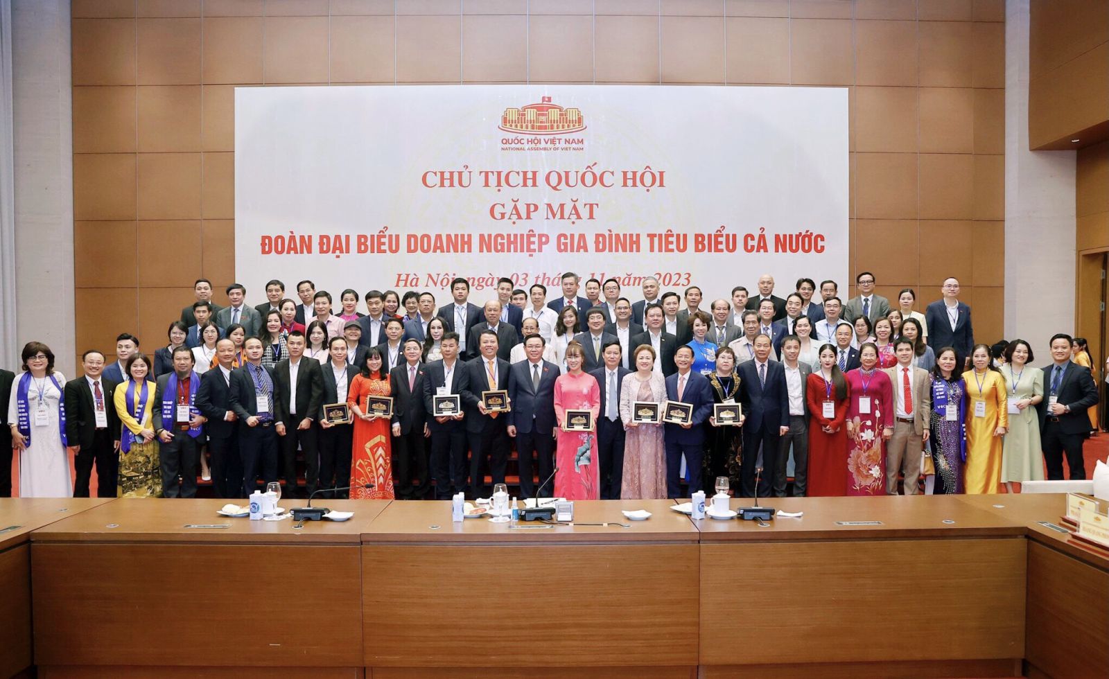 Doanh nhân Nguyễn Hoàng Sang được vinh danh doanh nghiệp gia đình tiêu biểu